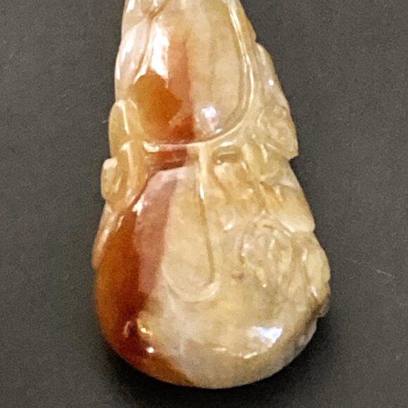 Pendant in carved variegated jade & 14K gold with lovely signed chain - Picture 2 of 8